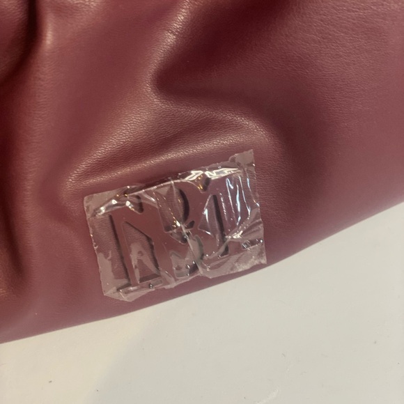 Badgley Mischka Women’s Burgundy Vegan Leather, Ruched Convertible Clutch NWT - Picture 4 of 6